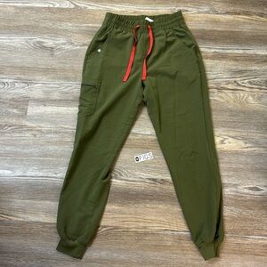 Zamora high waisted FIGS scrub pant small olive green